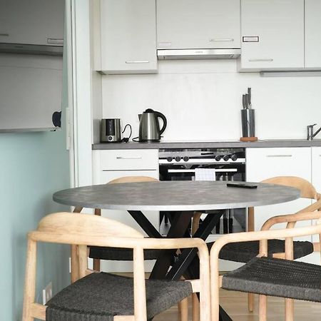 The High-Rise Condo With Pool Wina Bagian luar foto