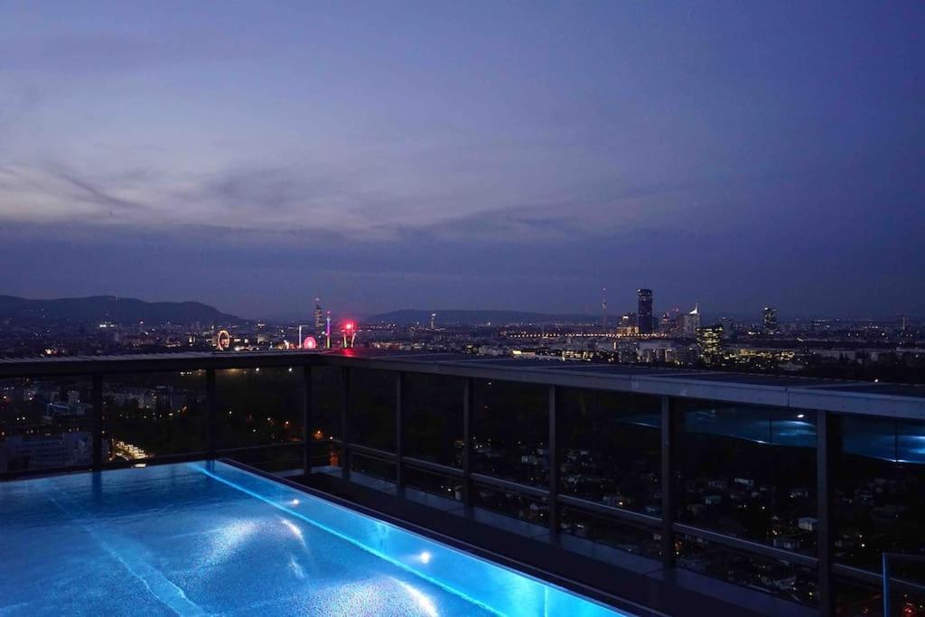 The High-Rise Condo With Pool Wina Bagian luar foto