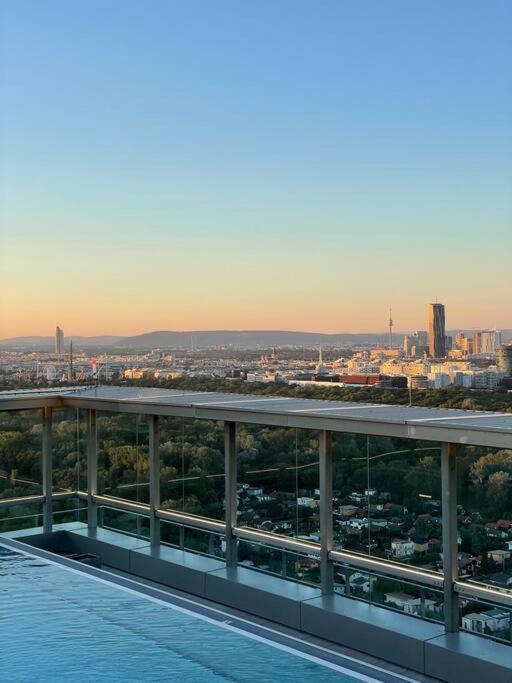 The High-Rise Condo With Pool Wina Bagian luar foto