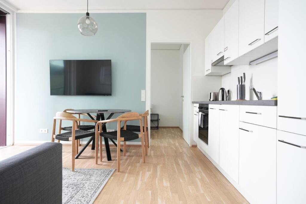 The High-Rise Condo With Pool Wina Bagian luar foto